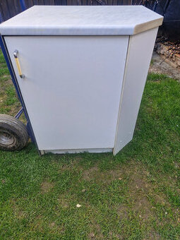 koupelnova rohova skrinka