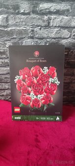 LEGO ICONS 10328 Kytice růží