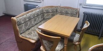 Masivní rohová lavice +2x židle + rozklád.stůl
