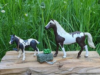 Koně Schleich s doplňky