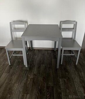 Jídelní stůl + 2 židle – šedá barva