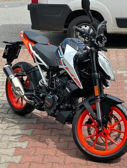 KTM duke 125