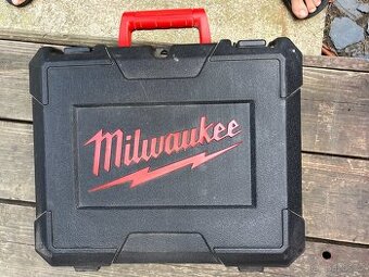 Aku vrtačka s příklepem Milwaukee 18V 2x2Ah