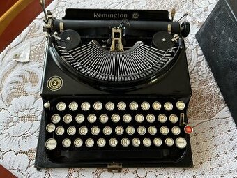 Starý psací stroj Remington - 1