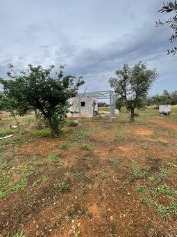 Prodám zahradu 4 284 m² s domkem vhodným k dostavbě Itálie