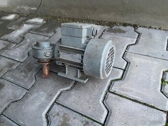 Elekro motor s převodovkou - 1
