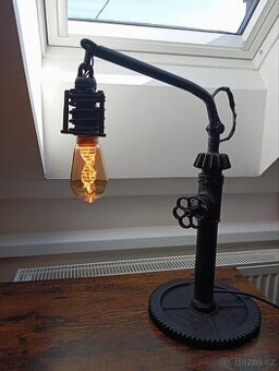 Jedinečná industriální lampa-ruční výroba
