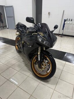Yamaha r1
