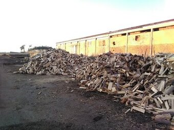 Štípané palivové dřevo