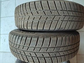 Pneumatiky a plechové disky na Toyota Yaris