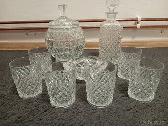 Prodám - Karafa a sklenky + dóza + popelník Top Stav