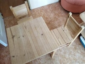 Dětské dřevěné 2 židličky a stolek