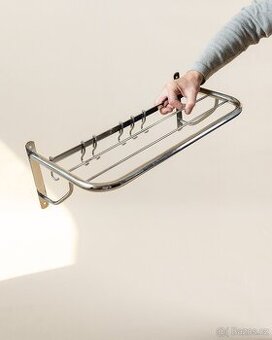 NÁSTĚNÝ VĚŠÁK-FUNKCIONALISMUS