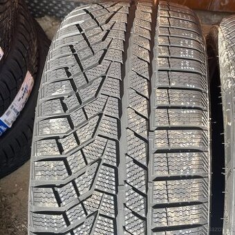 Nove Zimni pneu 225/40 R19 93W XL Sailun