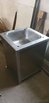 nerezovy dřez samostatně stojící