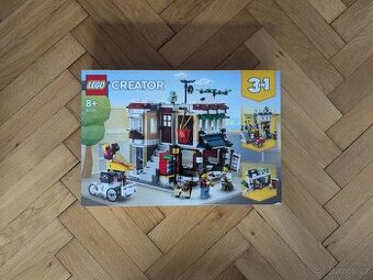 LEGO Creator 31131 Bistro s nudlemi v centru města