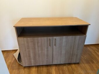 Komoda s nastavením na přebalovací pult