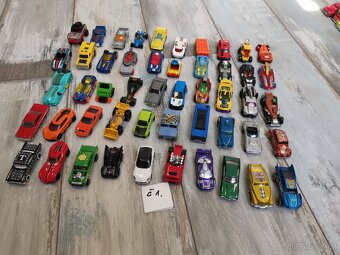 Autíčka HotWheels