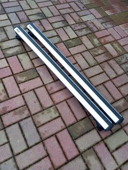 Příčníky Thule Wingbar EVO 120cm, vhodné na hagusy na Škoda