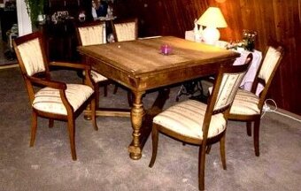Dřevěný starožitný stůl + 5 židlí