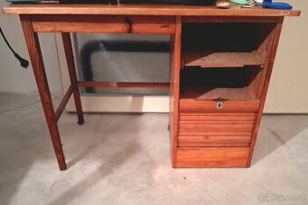 Stolek. Pro mensiho skolaka.