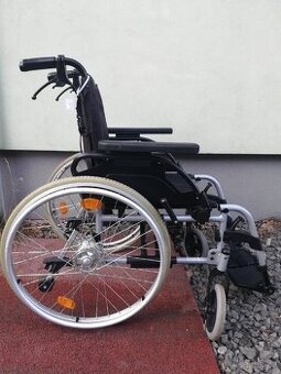 10-Mechanický invalidní vozík skládací