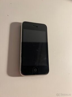 iPhone 3G 16GB Cerny v hezkem stavu IOS 3.0