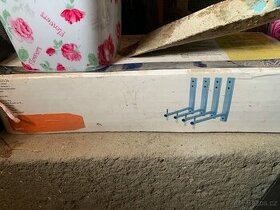 Nastenny drzak kol z auta na zed novy nepouzity