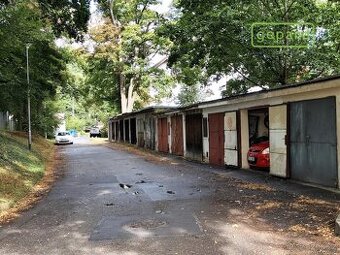 Garáž na Plešivci v Českém Krumlově