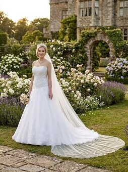 ZÁMECKÉ SVATEBNÍ ŠATY S DLOUHOU VLEČKOU vel.36/38