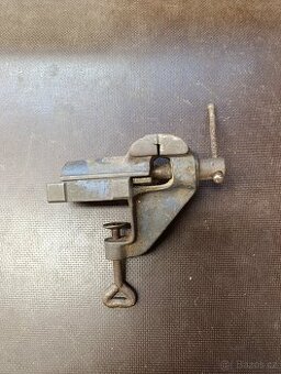 Malý svěrák na stůl