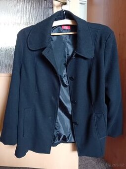 Dámský černý flaušový kabát ¾  Velikost 48