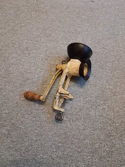 starožitný ruční mlýnek na mák 2ks