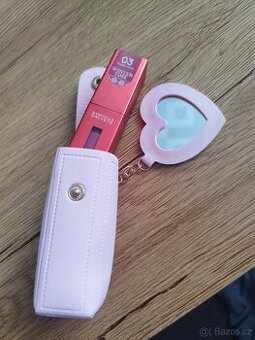 Růžový obal na rtěnku