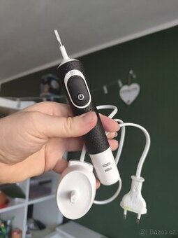 Zubní kartáček Oral-B Vitality 100 CrossAction
