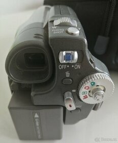 PRODÁM kameru/fotoaparát Panasonic VDR-D150 a stativ TT-3510