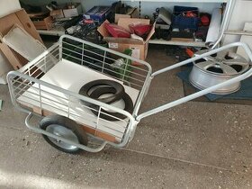 Multifunkční vozík s plnými koly