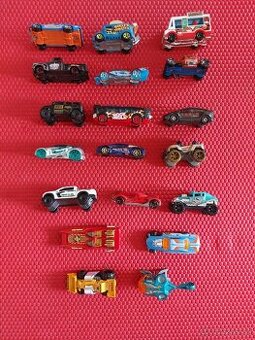 Hotwheels auta, čti popisek