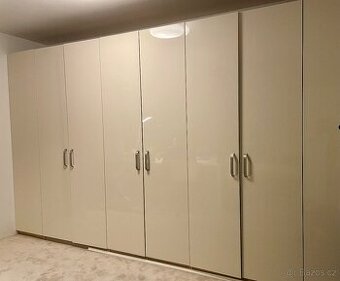 Dveře na míru na šatní skříně PAX - IKEA