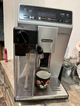 Prodám kávovar DeLonghi Autentica Cappuccino – skvělý stav