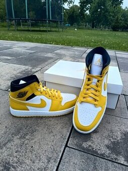 Air Jordan 1 Mid "Vivid Sulfur" Wmns