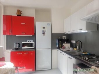 Pronájem světlého, zařízeného pokoje s balkonem Praha 10, V