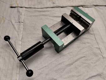 Strojní svěrák 125mm.