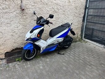 Skútr 125