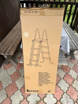 Bezpečnostní bazénové schůdky INTEX 1,22 m — nové