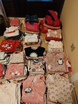 Oblečení na holčičku 6-12 měs,. 252 kusů