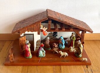 Starý velký dřevěný betlém s osvětlením