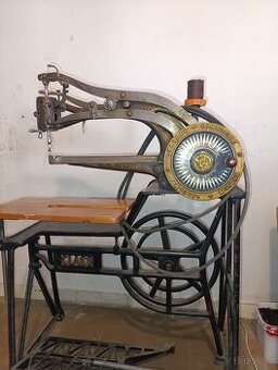 Historický Šicí Stroj