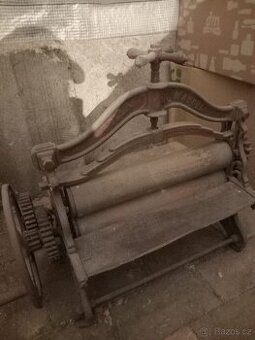 Starožitný litinový mandl