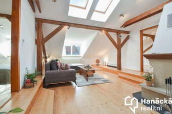 Pronájem podkrovního bytu 3+kk, 114 m²  - ul....